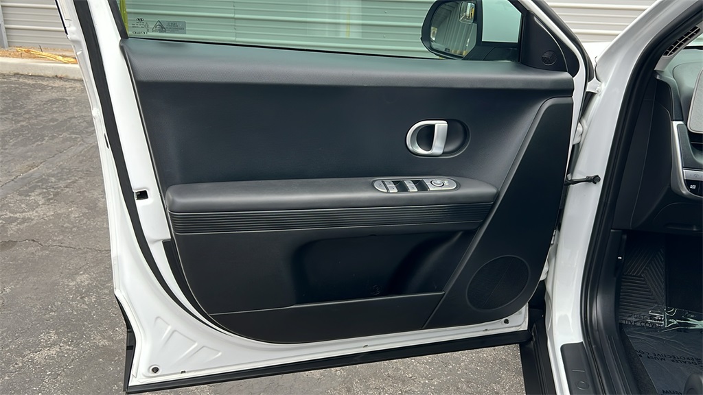 2022 Hyundai Ioniq 5 SE photo 13