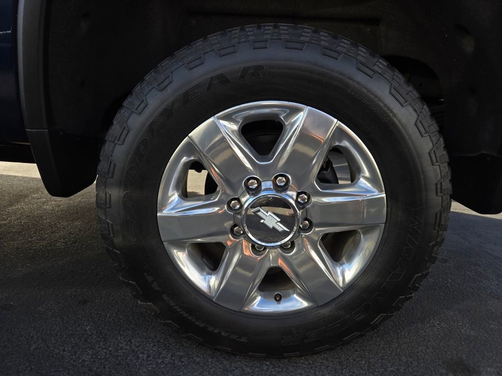 2020 Chevrolet Silverado 2500HD LTZ photo 3