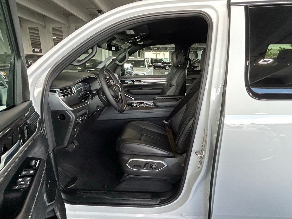 2024 Jeep Wagoneer Base photo 7