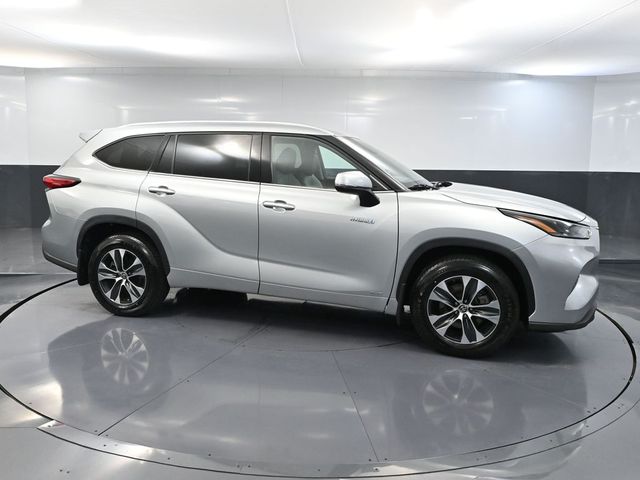 2021 Toyota Highlander Hybrid XLE photo 2