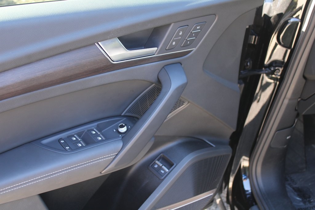 2024 Audi Q5 S line Prestige 55 TFSI Premium photo 17