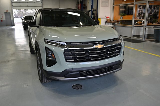 2026 Chevrolet Equinox LT photo 2