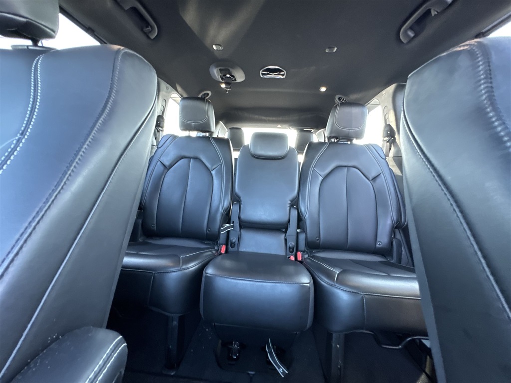 2024 Chrysler Pacifica Touring L photo 13