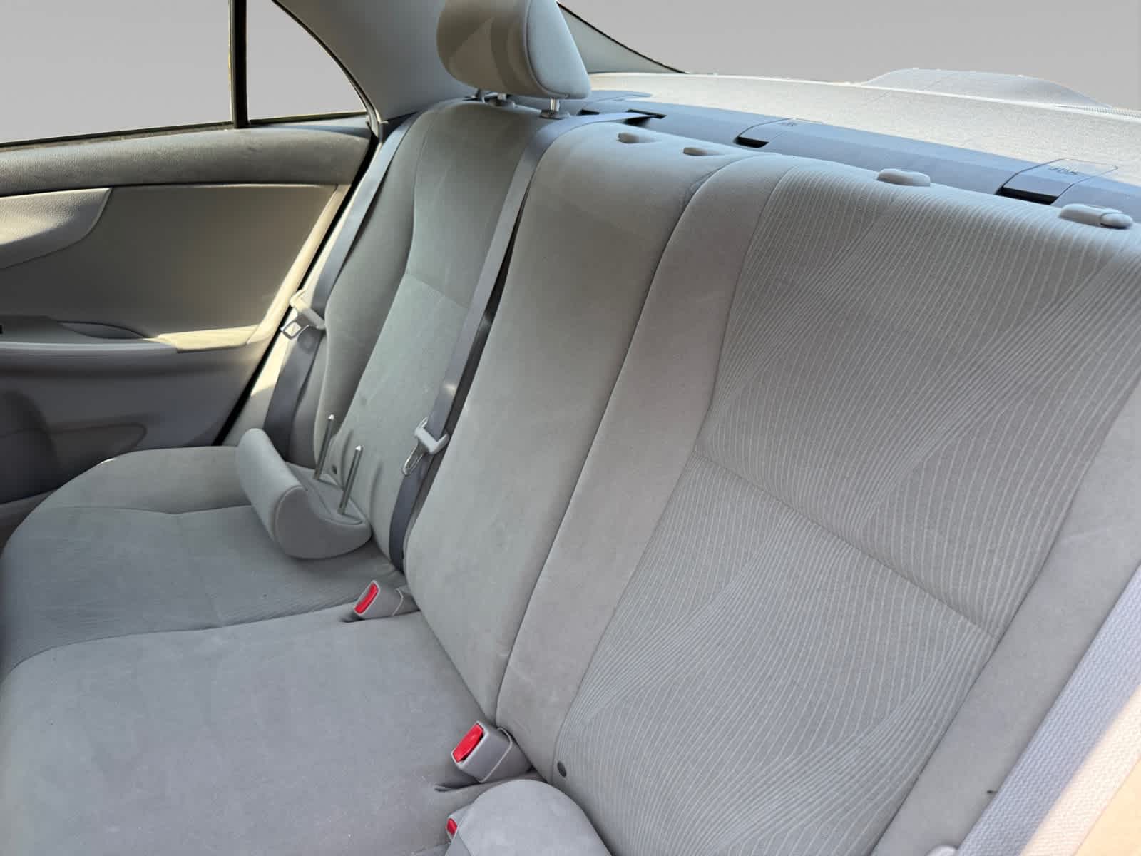 2011 Toyota Corolla LE photo 13