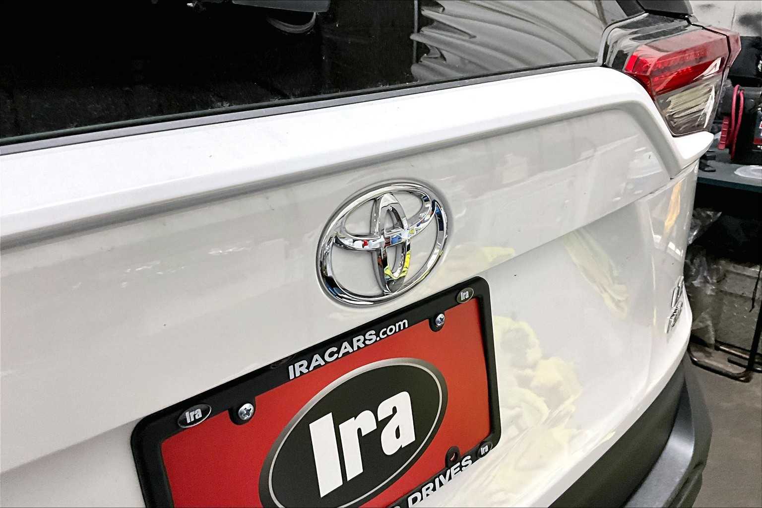 2025 Toyota RAV4 LE photo 15