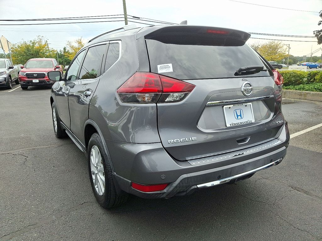 2019 Nissan Rogue SV photo 4