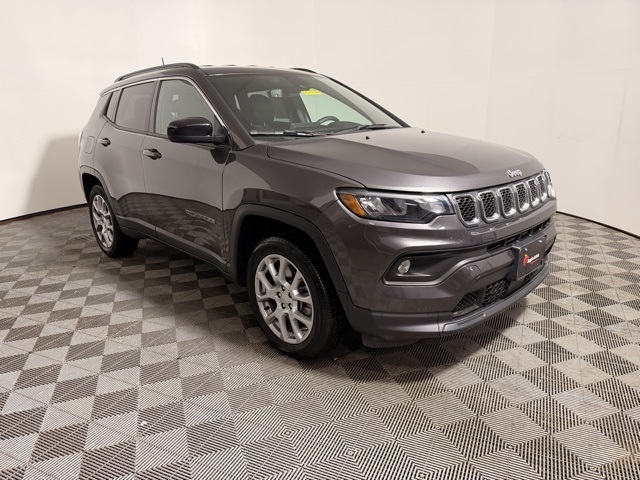 2023 Jeep Compass Latitude Lux's photo