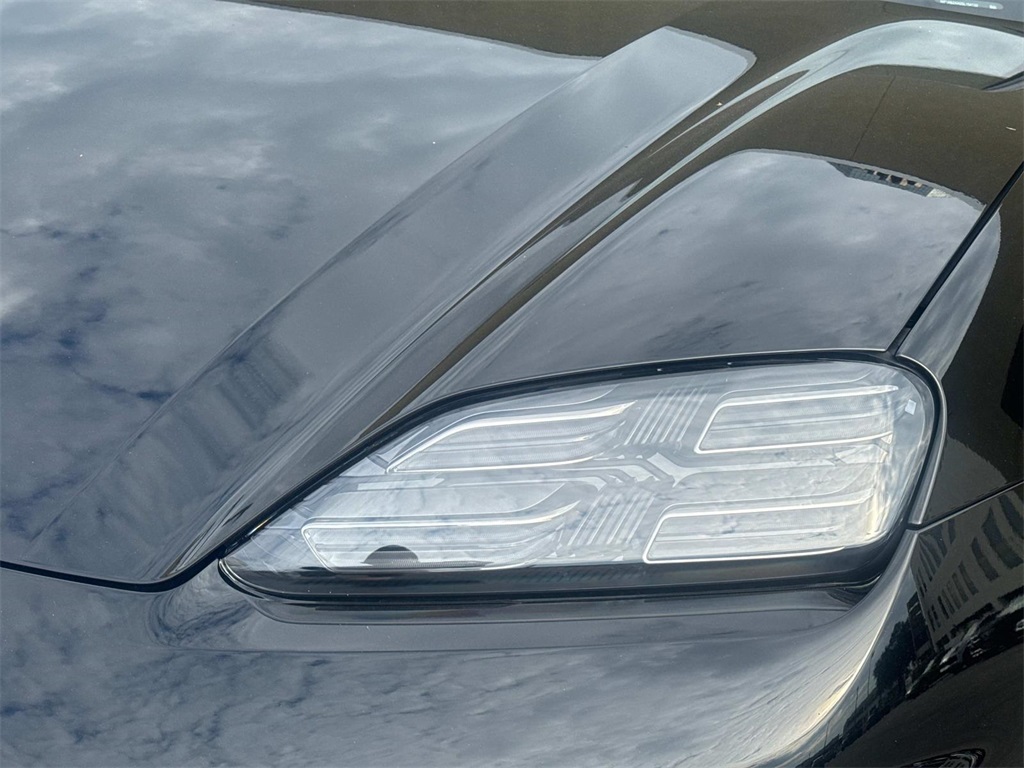 2025 Porsche Macan Electric photo 5