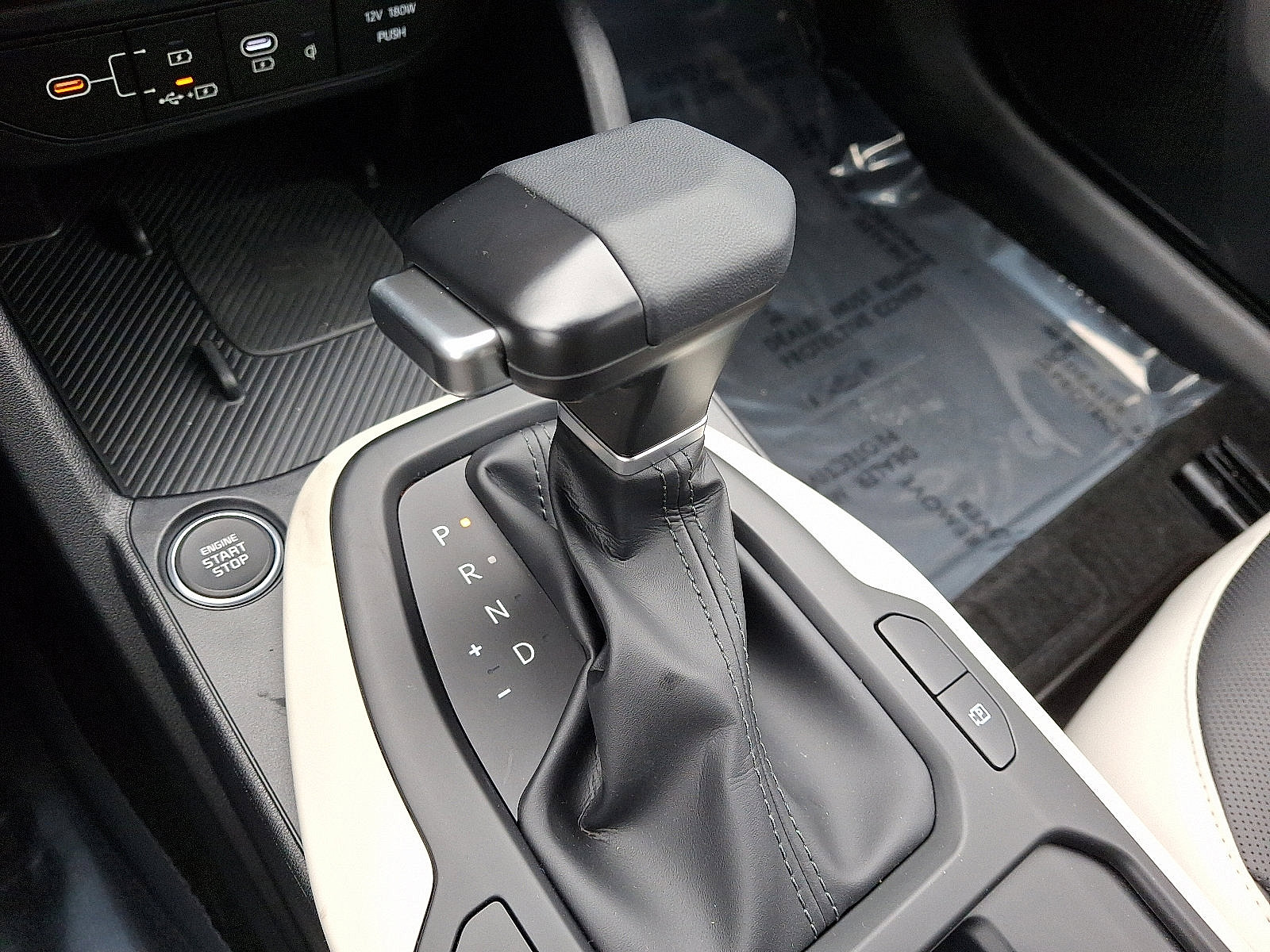 2025 Kia K4 GT-Line photo 7