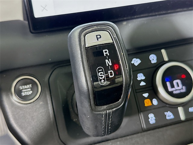 2023 Land Rover Defender 130 First Edition photo 17