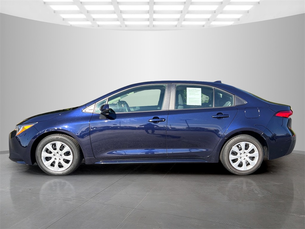 2023 Toyota Corolla LE photo 3