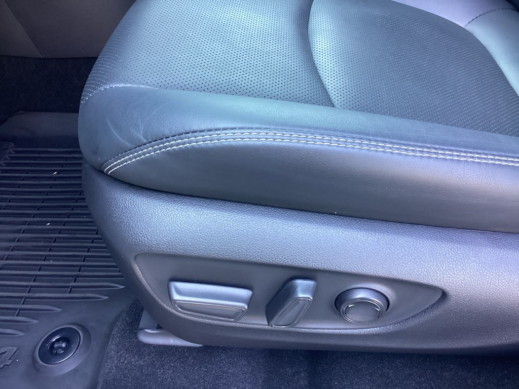 2023 Toyota RAV4 Hybrid Limited photo 13
