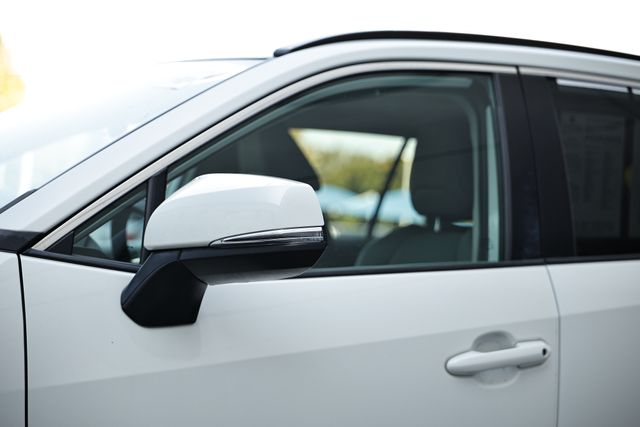 2021 Toyota RAV4 XLE Premium photo 12