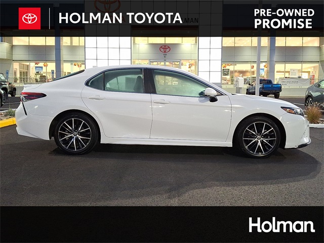 2021 Toyota Camry SE's photo