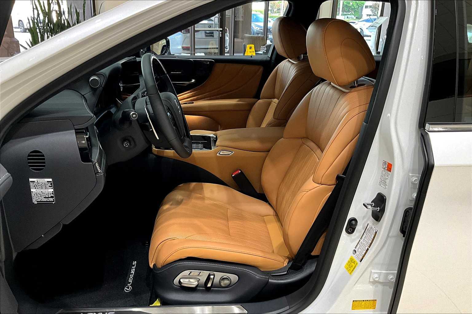 2025 Lexus LS 500 photo 17