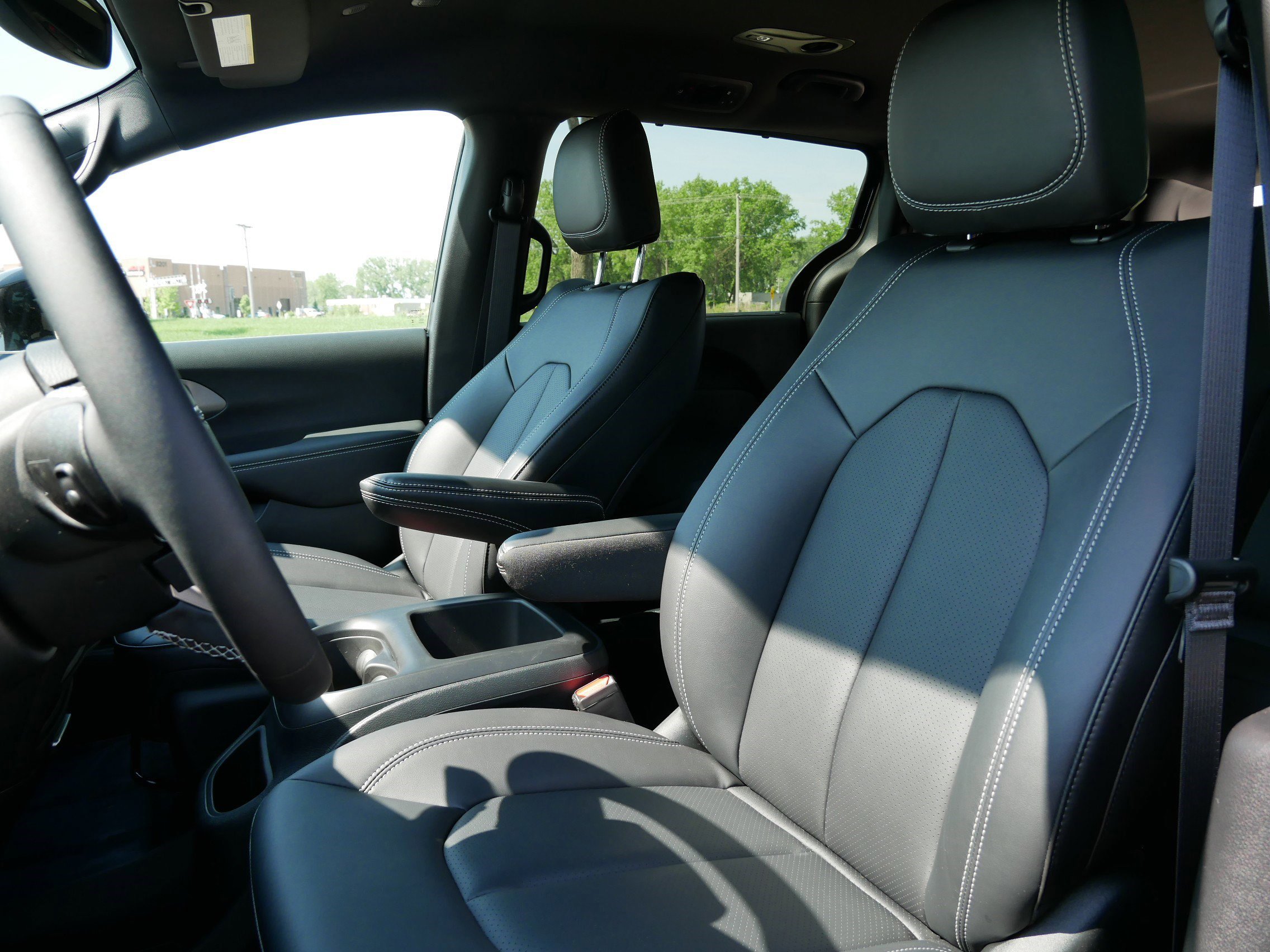 2025 Chrysler Pacifica photo 8