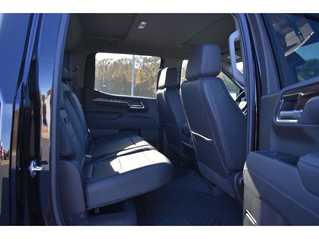 2025 Chevrolet Silverado 1500 RST photo 17