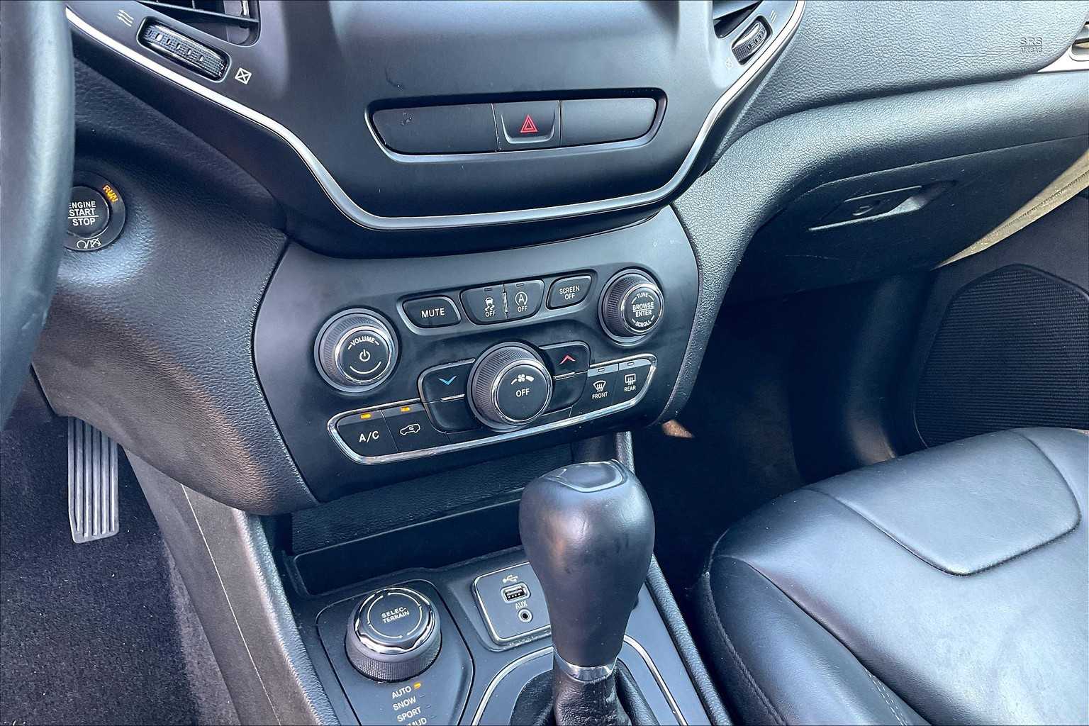 2019 Jeep Cherokee Latitude photo 28