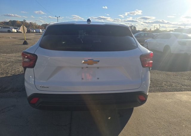 2025 Chevrolet Trax LS photo 3