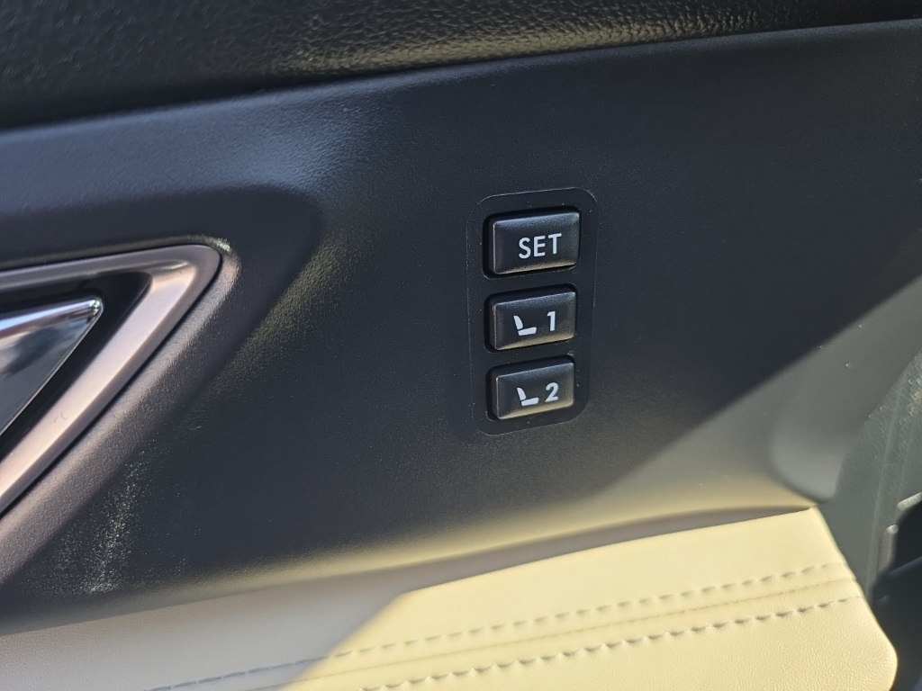 Used 2022 Ice Silver Metallic Subaru Limited image 23