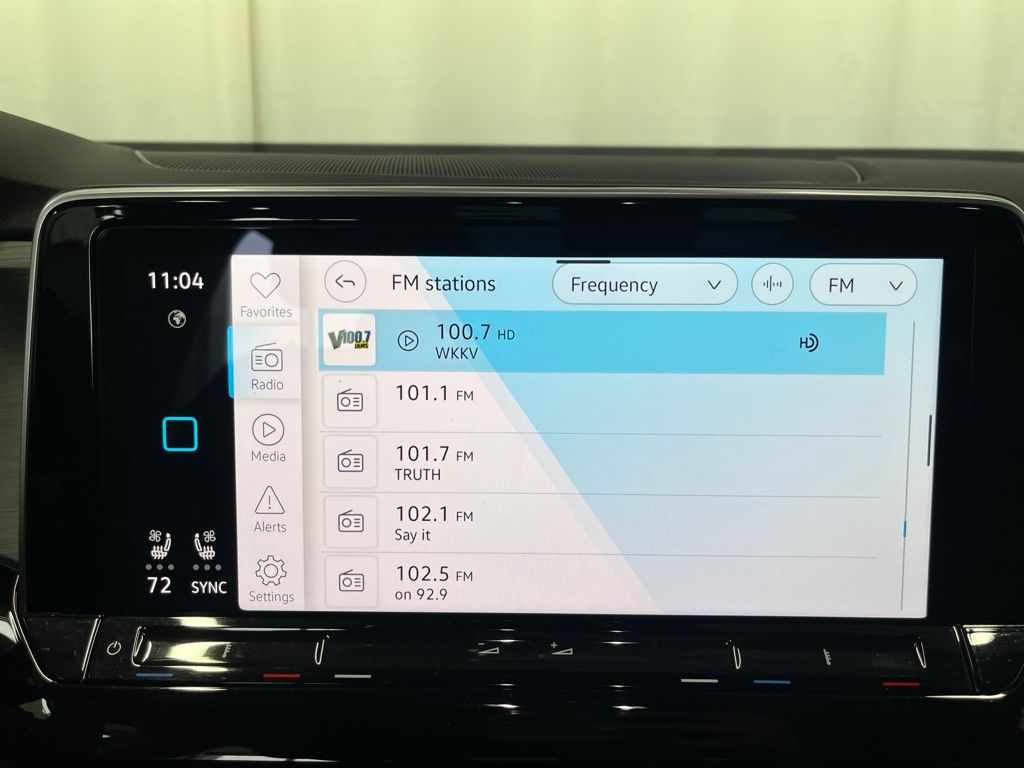 2024 Volkswagen Atlas Cross Sport SE Technology photo 16