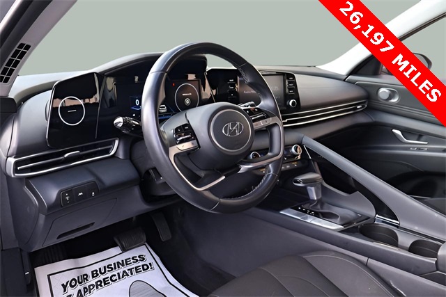 2022 Hyundai Elantra SEL Convenience photo 3