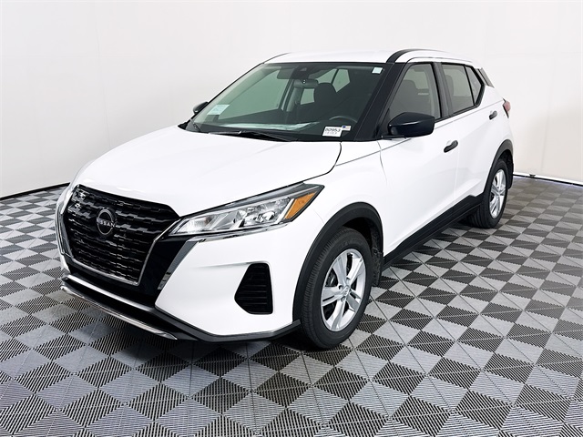 2025 Nissan Kicks Play S photo 2