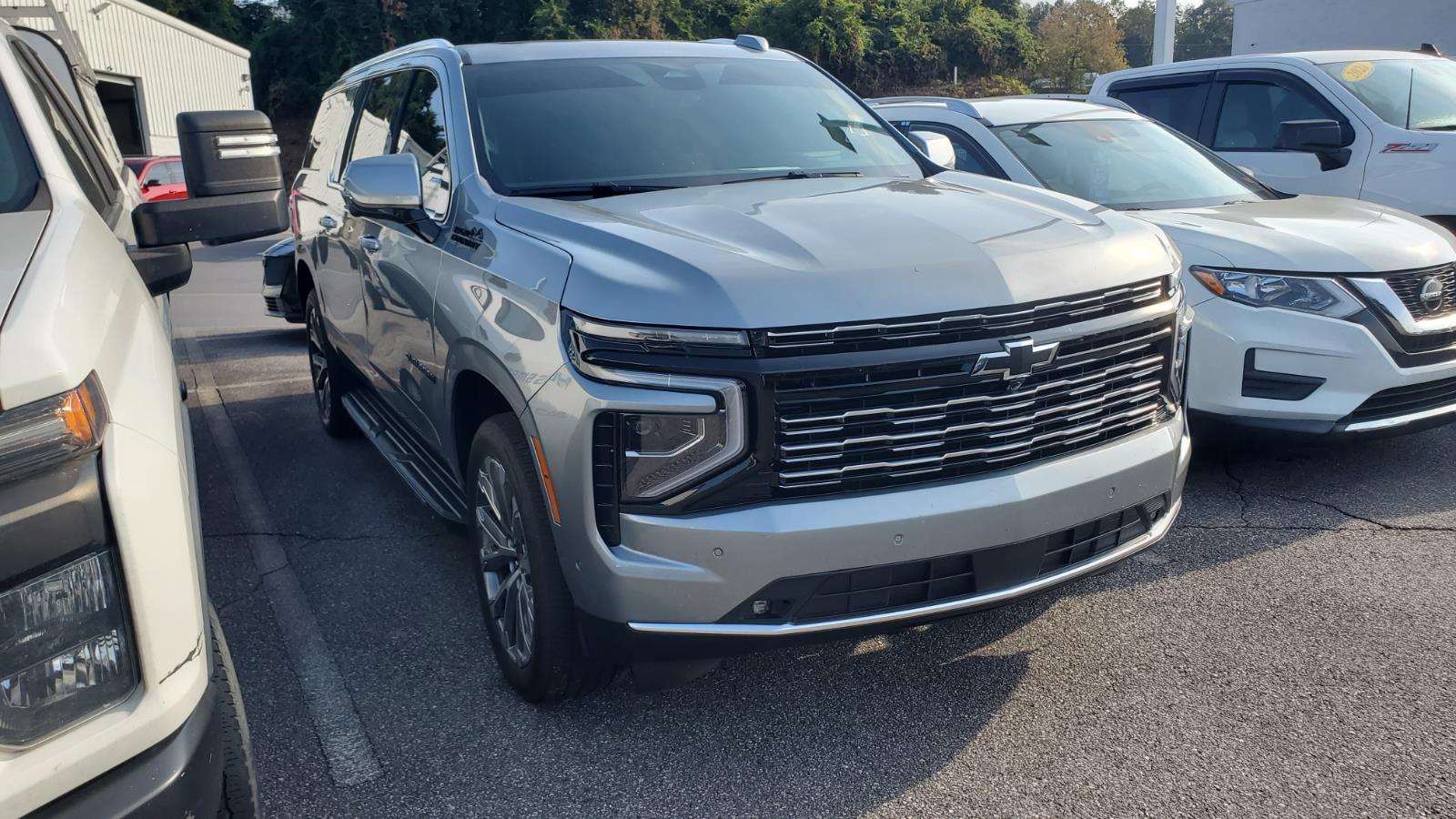 2025 Chevrolet Suburban High Country photo 2