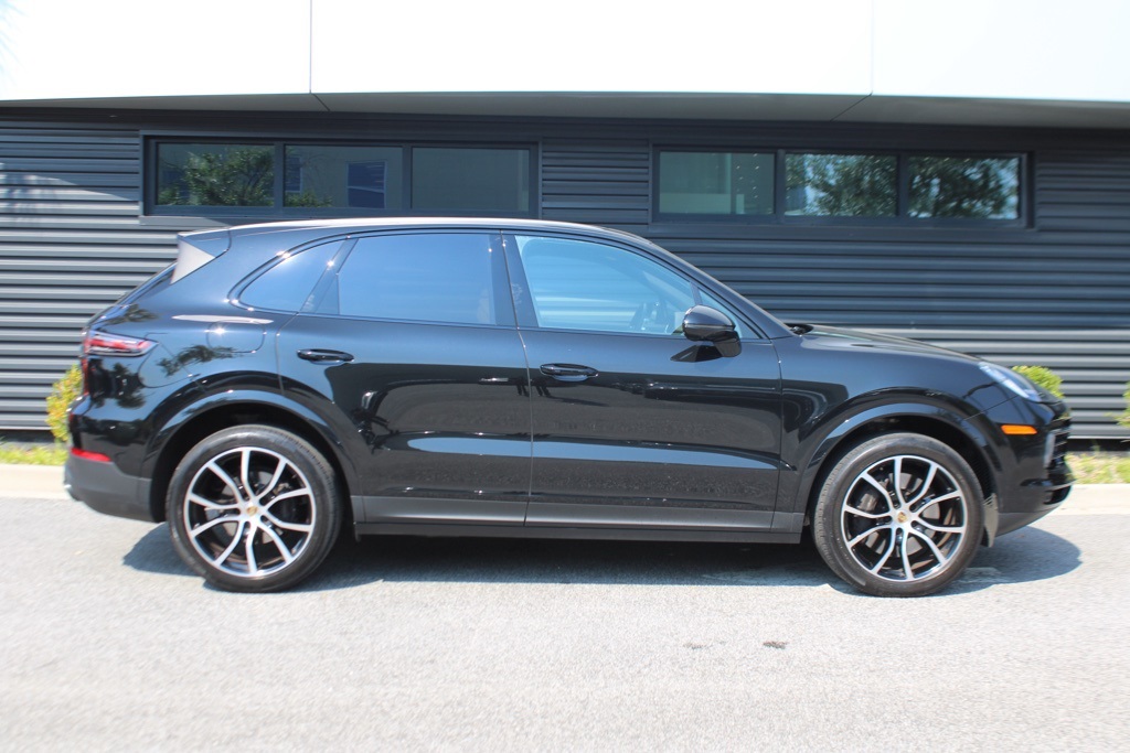 2023 Porsche Cayenne Platinum Edition photo 8