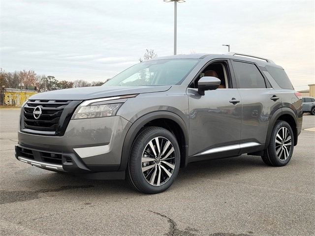 2025 Nissan Pathfinder Platinum photo 2
