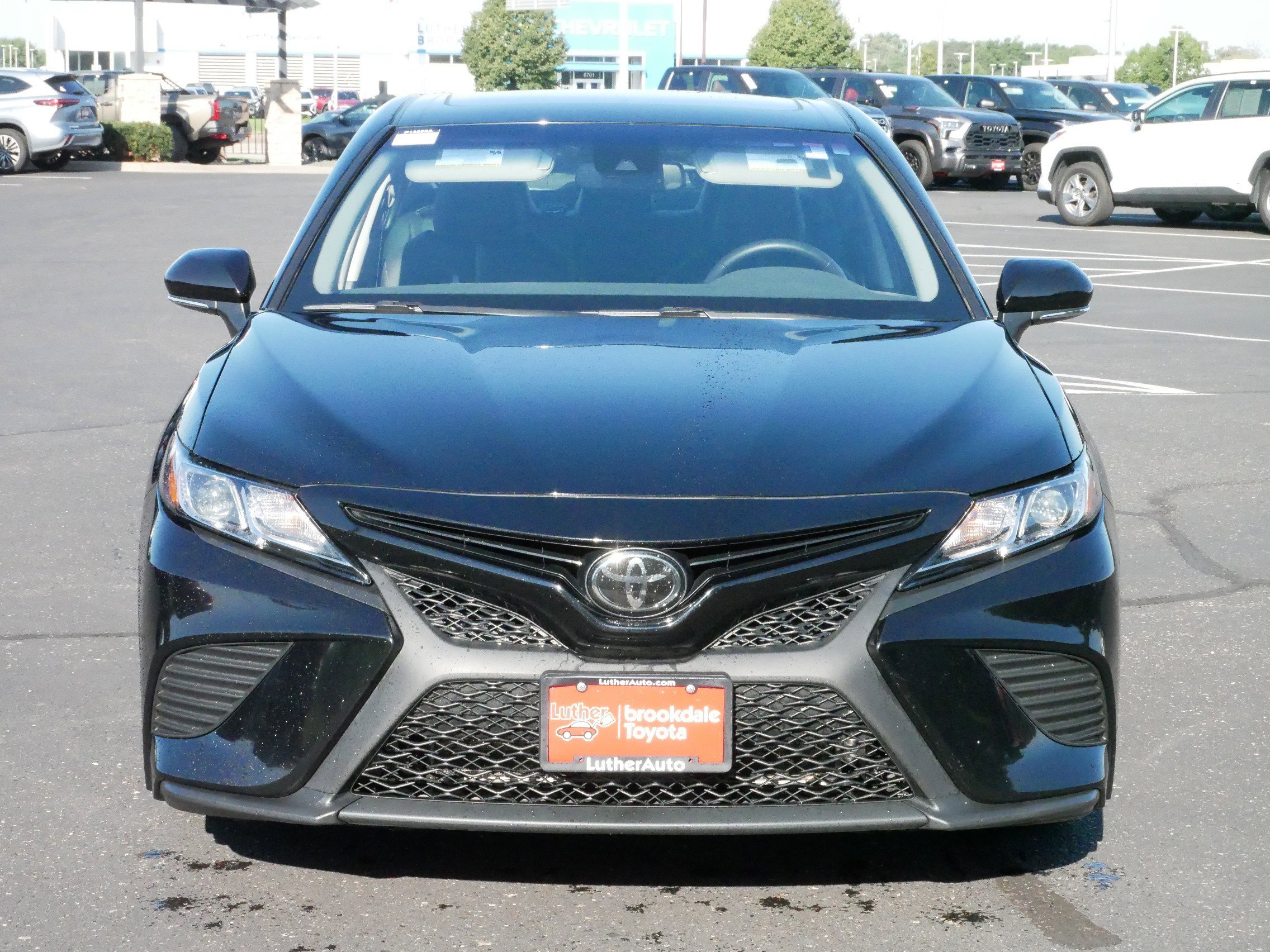Used 2018 Toyota Camry SE with VIN 4T1B11HK5JU642916 for sale in Brooklyn Center, Minnesota
