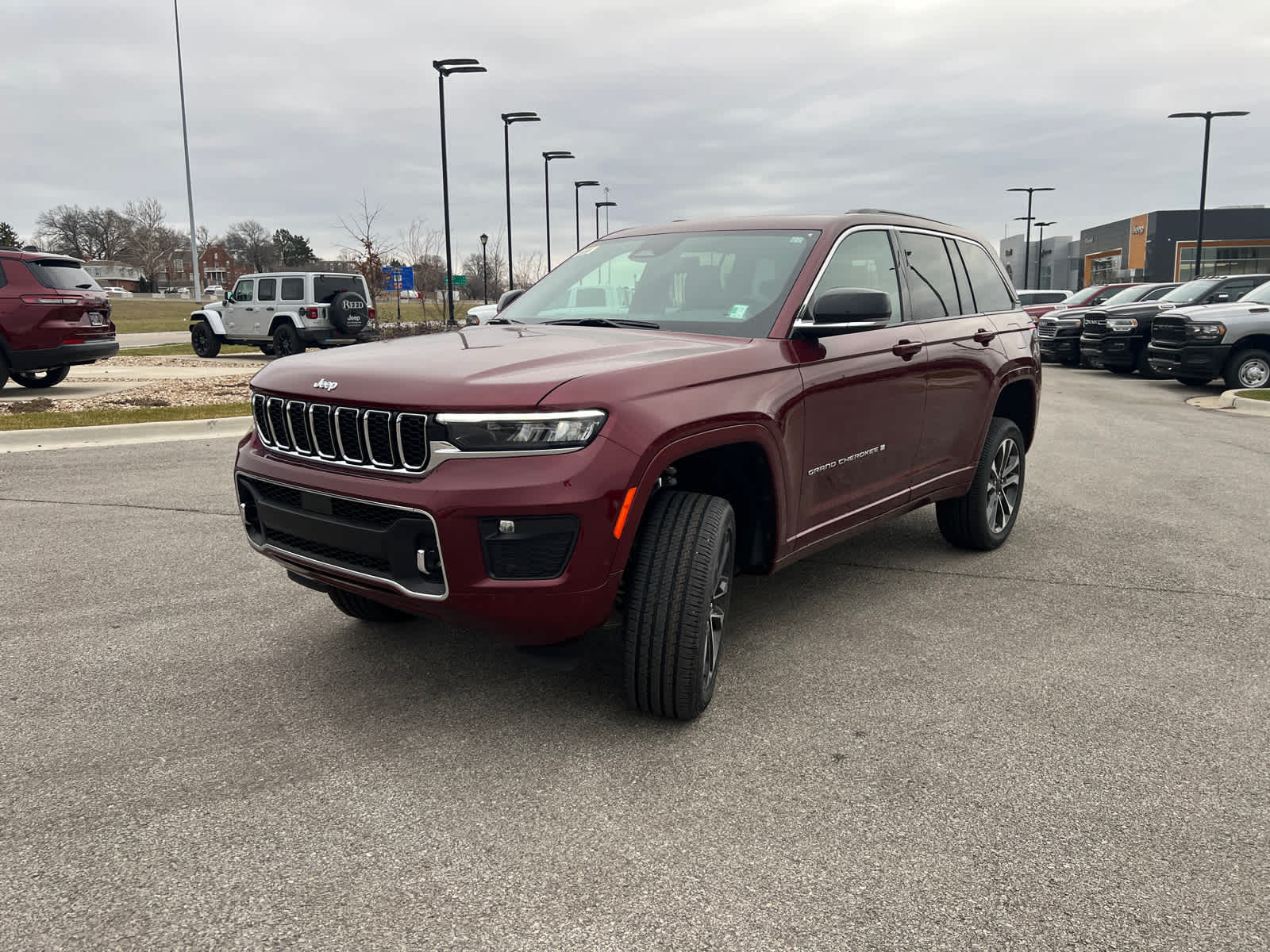 2025 Jeep Grand Cherokee Overland photo 4