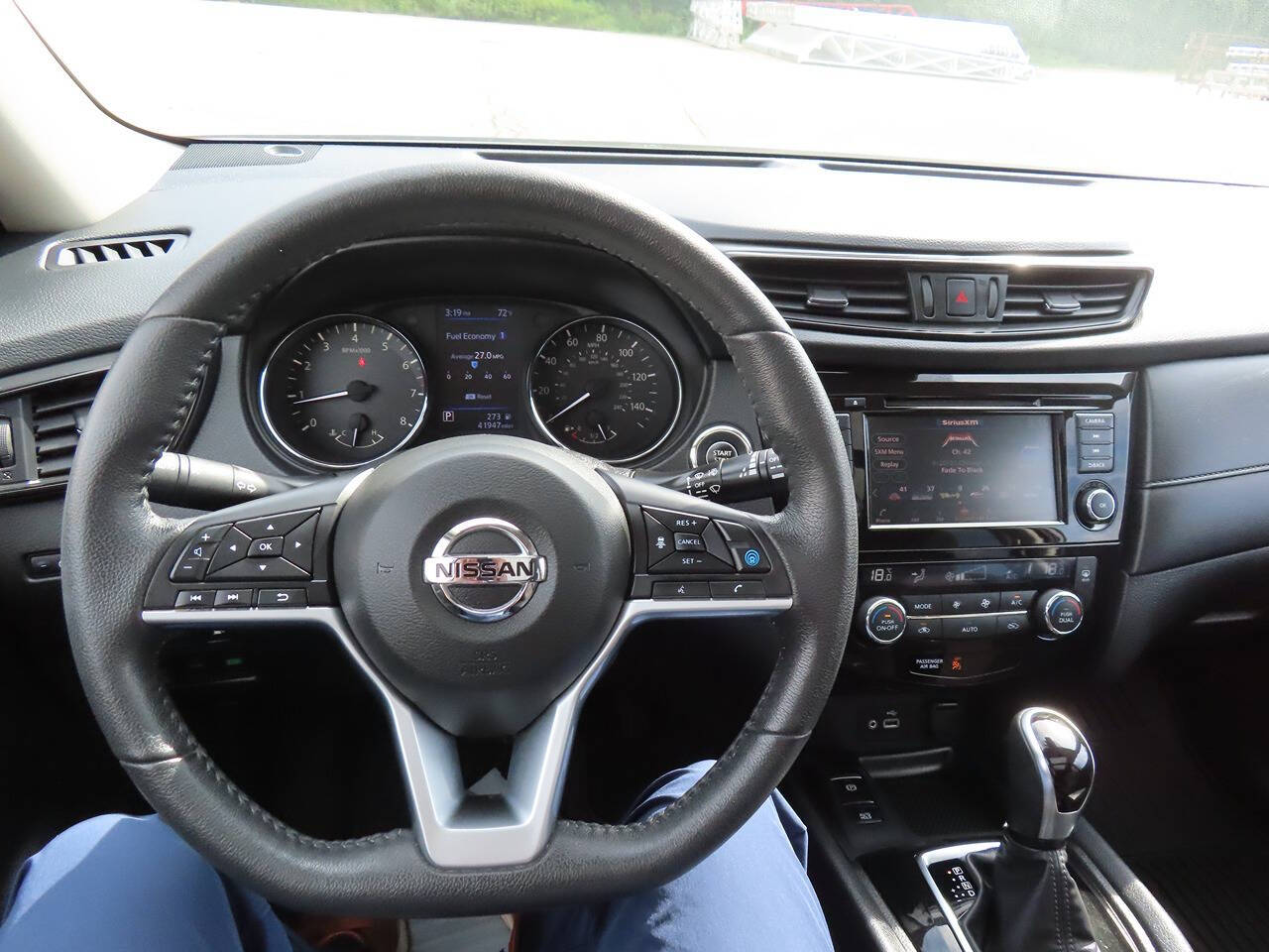 2020 Nissan Rogue SV photo 16