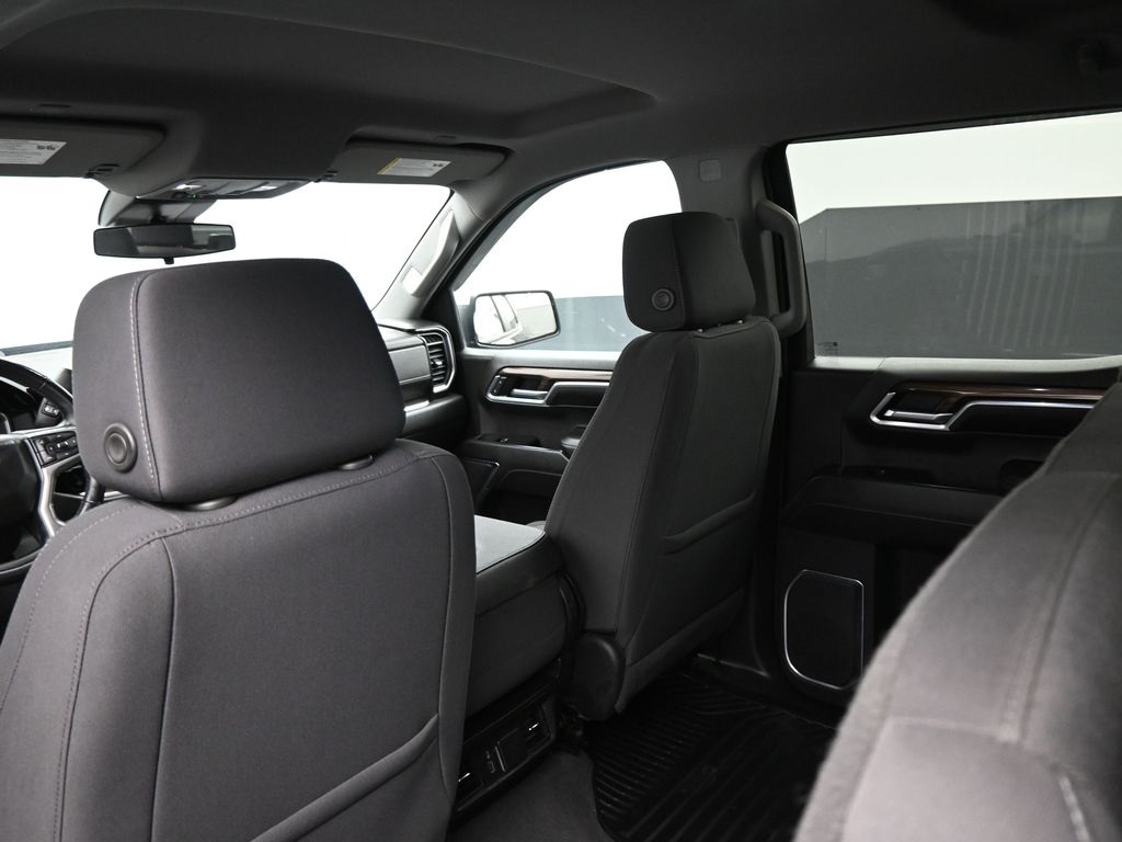 2022 Chevrolet Silverado 1500 LT photo 3