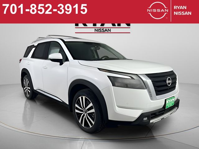2025 Nissan Pathfinder Platinum's photo