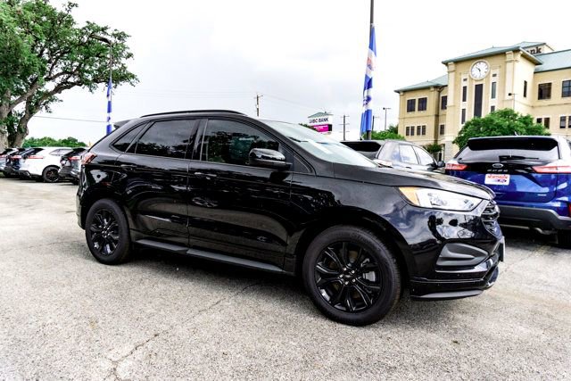 2024 Ford Edge SE's photo