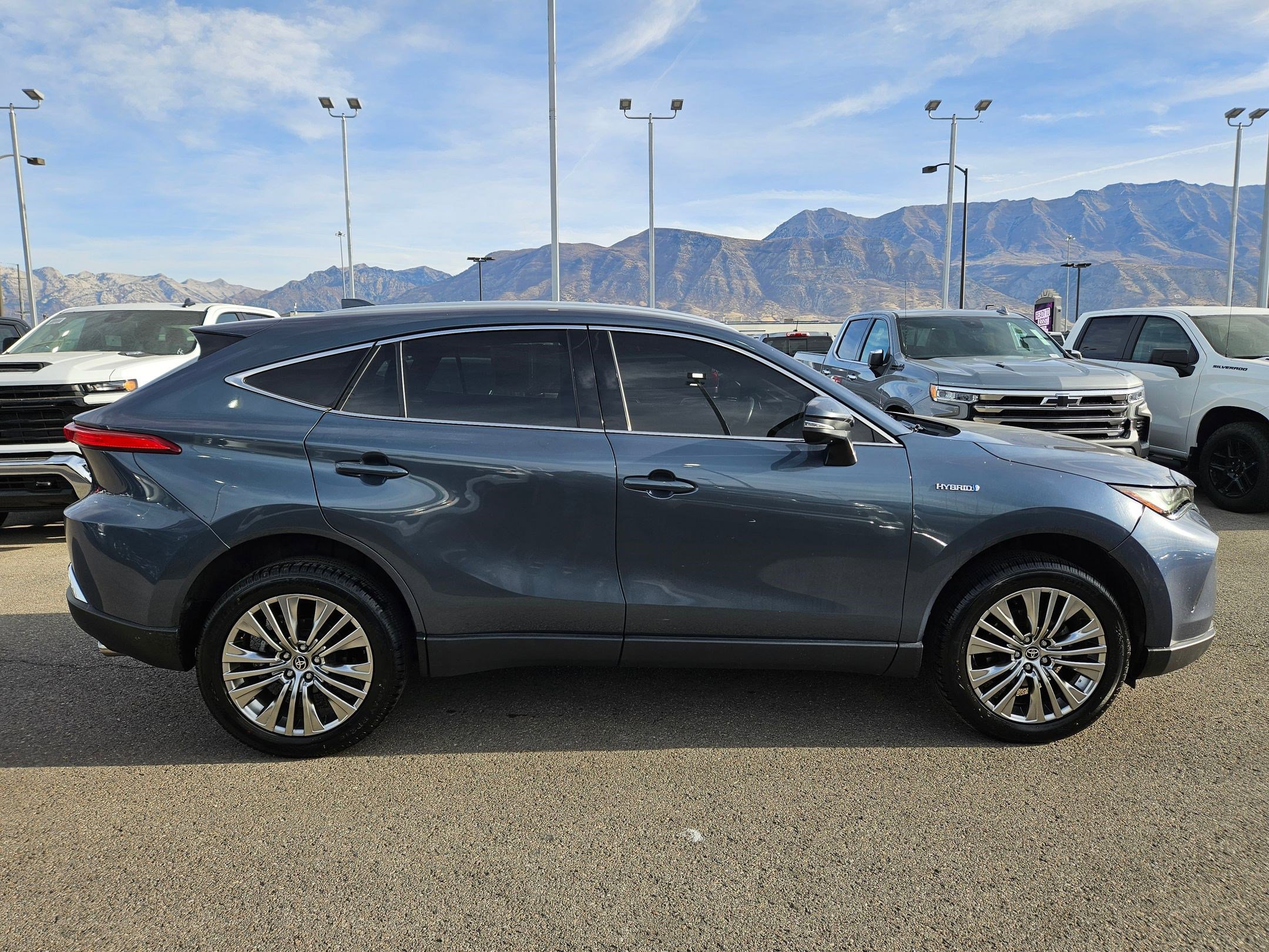 2021 Toyota Venza Limited photo 2