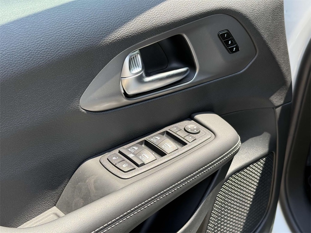 2025 Chrysler Pacifica photo 26