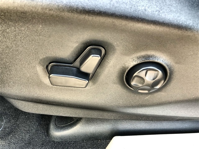2024 Chrysler Pacifica Touring L photo 4
