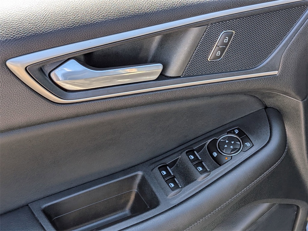 2022 Ford Edge SEL photo 11