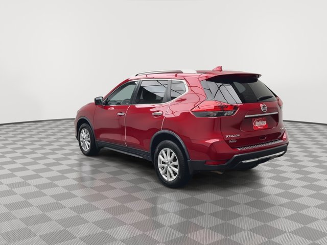 Used 2017 Nissan Rogue SV with VIN JN8AT2MV3HW281561 for sale in Fond du Lac, WI