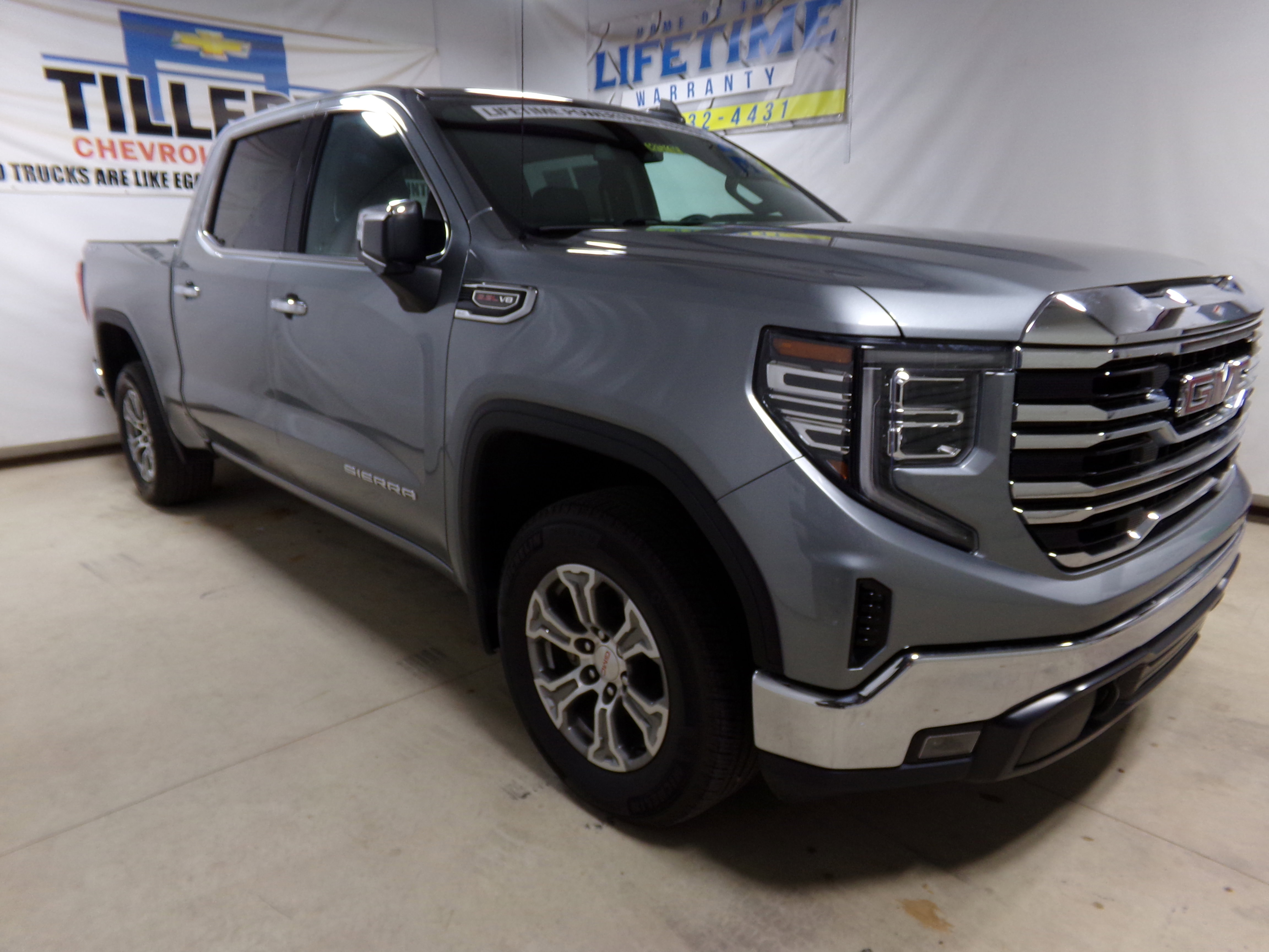 2023 GMC Sierra 1500 SLT's photo