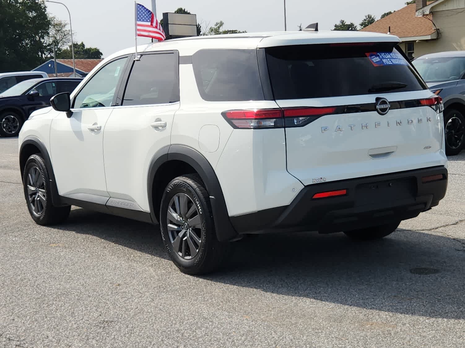 2024 Nissan Pathfinder S photo 4