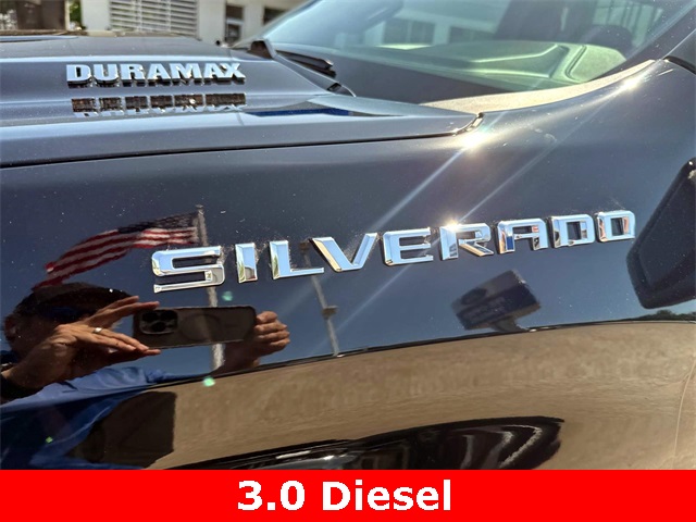 2023 Chevrolet Silverado 1500 RST photo 10