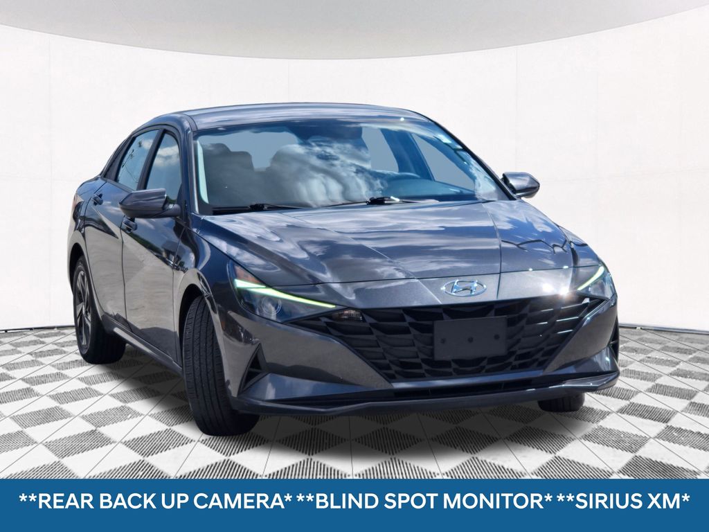 2023 Hyundai Elantra SEL photo 2