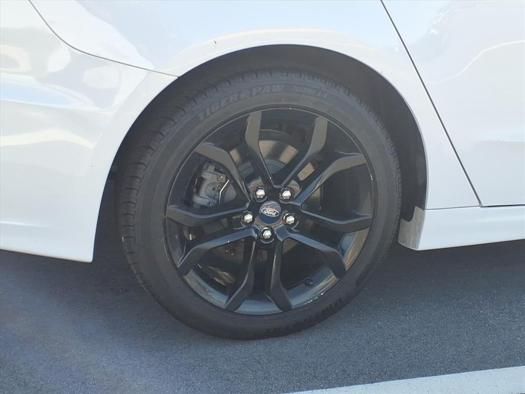 2020 Ford Fusion SE photo 4