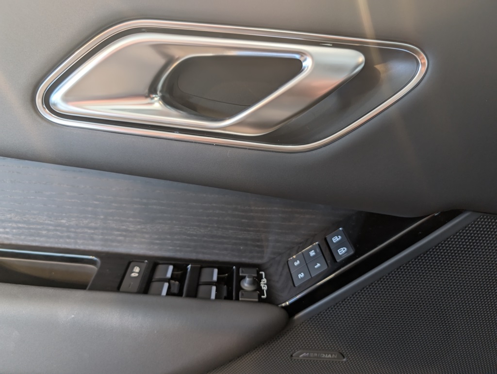 2026 Land Rover Range Rover Velar S photo 9