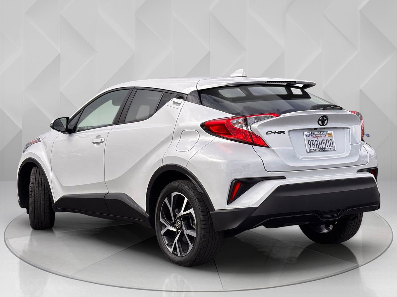 2022 Toyota C-HR XLE photo 3