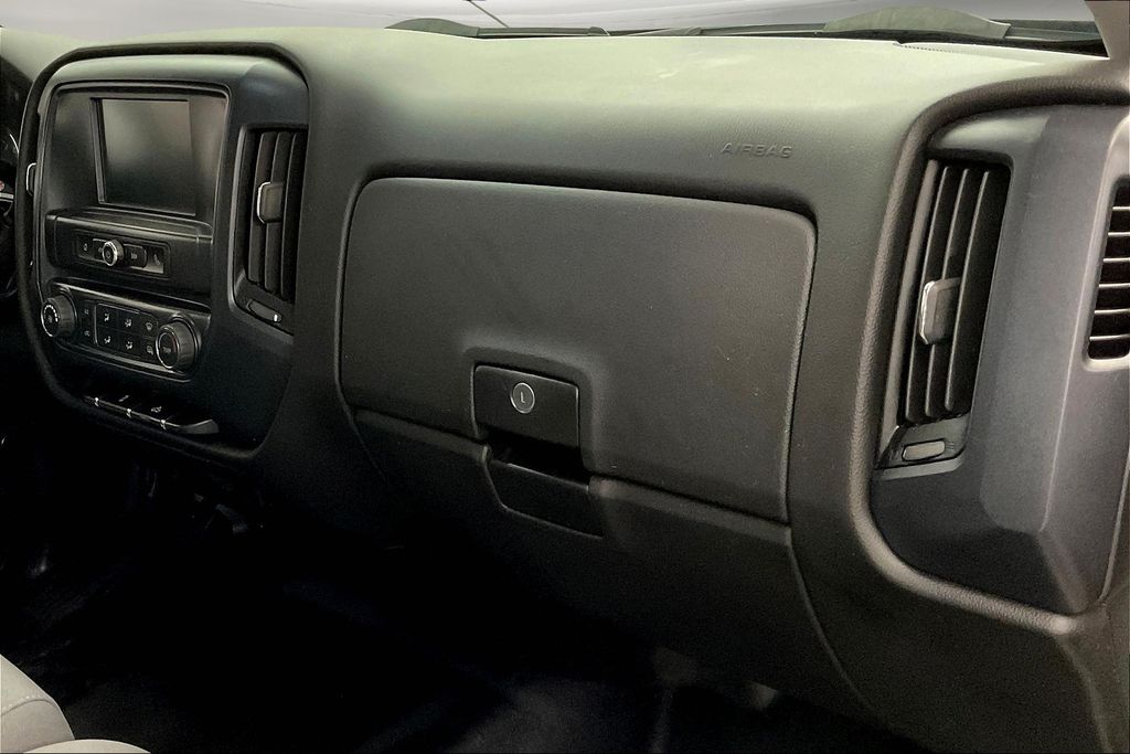2017 Chevrolet Silverado 1500 Custom photo 16