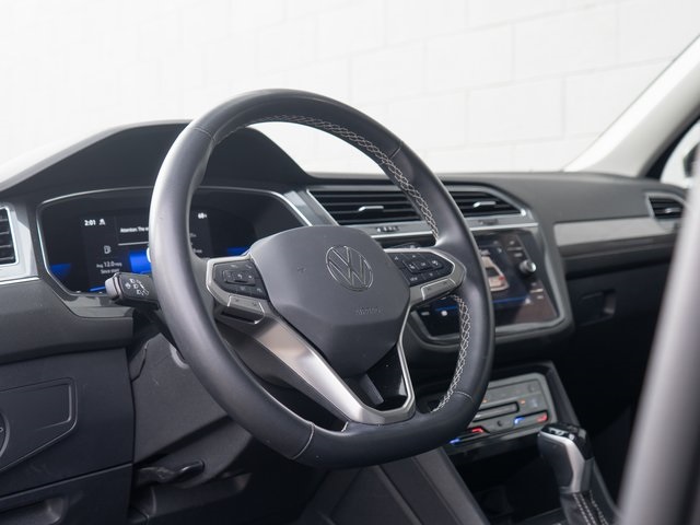 2022 Volkswagen Tiguan SE photo 2